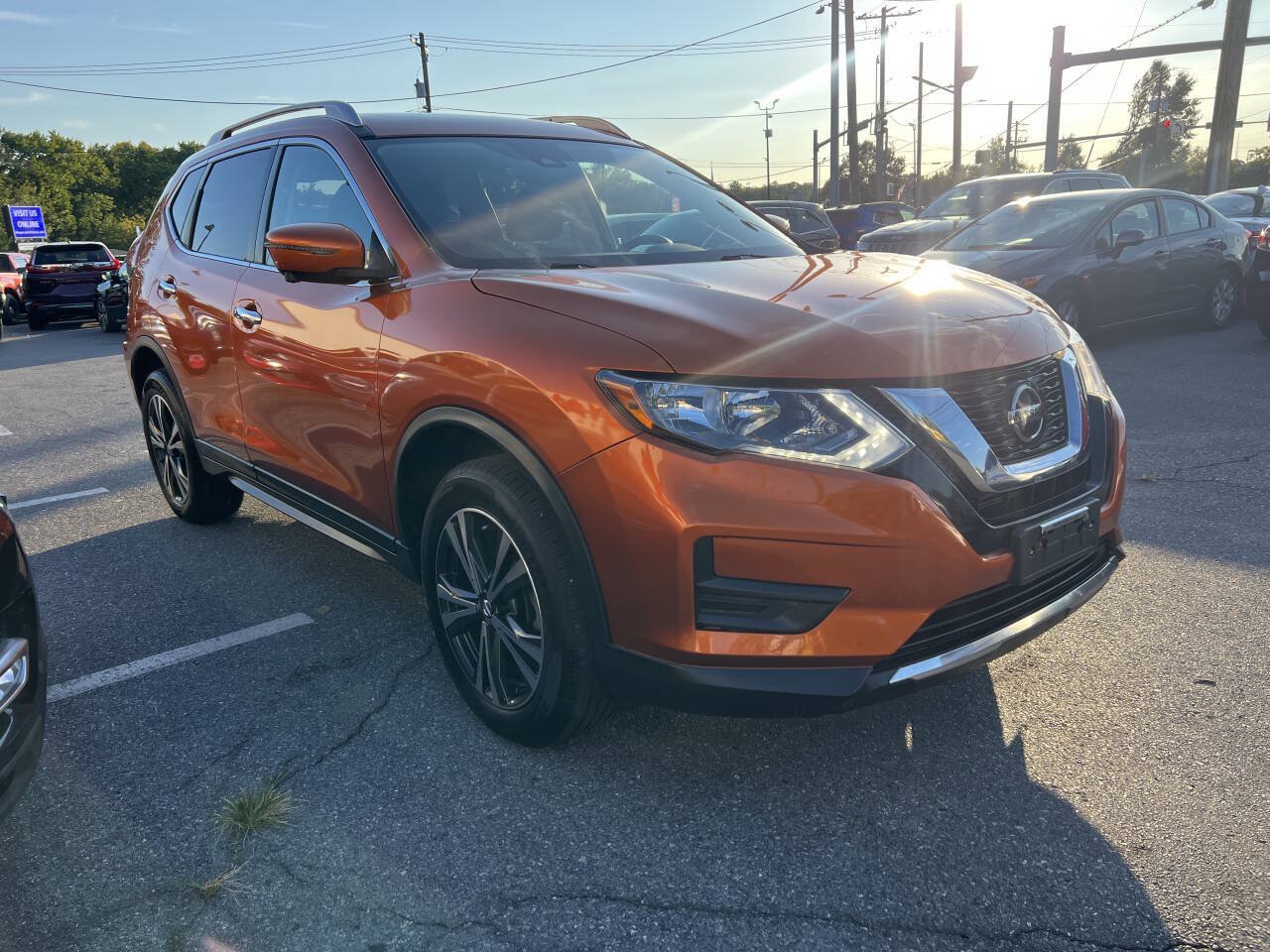 Used 2019 Nissan Rogue SV w/ Sun & Sound Touring Package AWD/4WD image 4