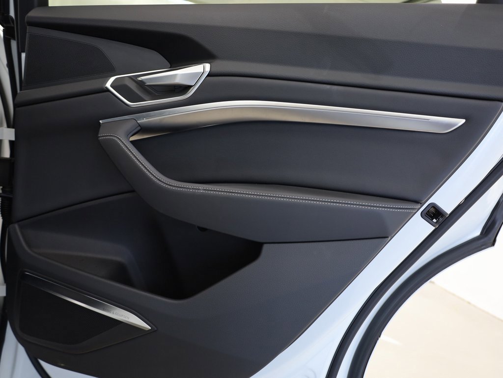 Used 2023 Audi e-tron Premium Plus w/ Premium Plus Package image 27