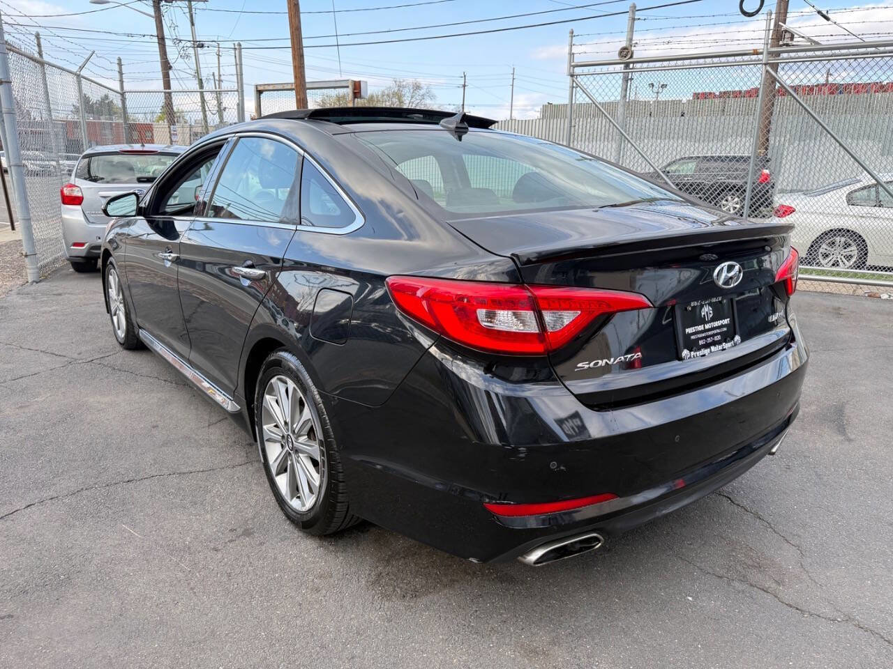 Used 2016 Hyundai Sonata Limited w/ Option Group 04 FWD image 4