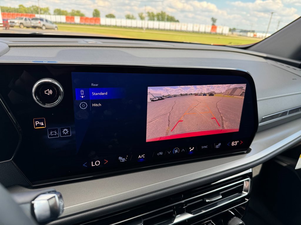 New 2025 Chevrolet Traverse LT image 25