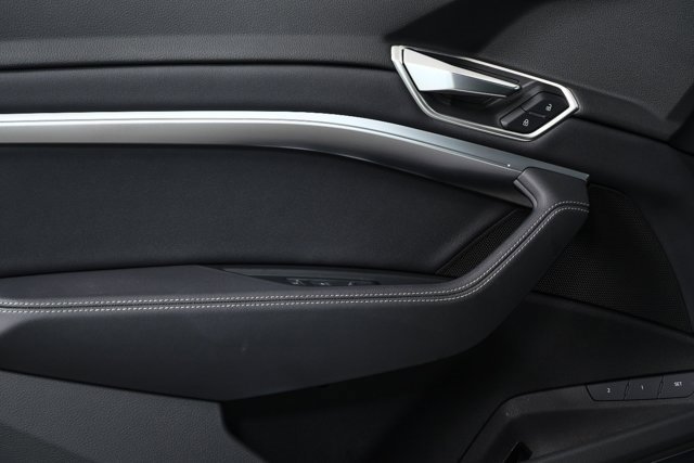 Used 2024 Audi Q8 e-tron Premium Plus image 6