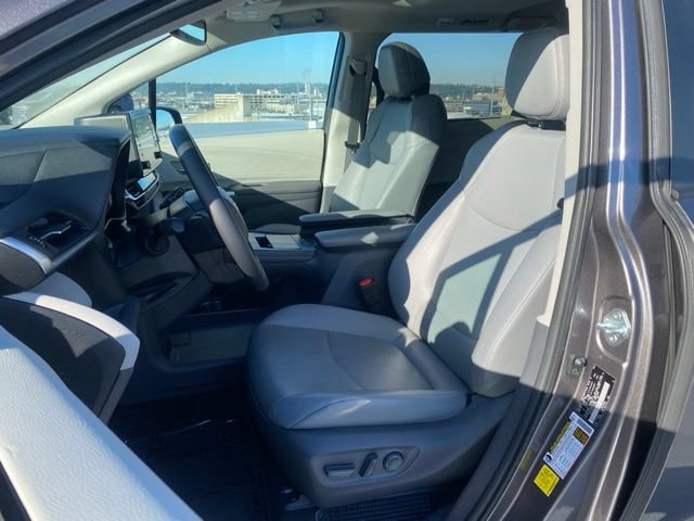 Used 2021 Toyota Sienna XLE AWD/4WD image 17