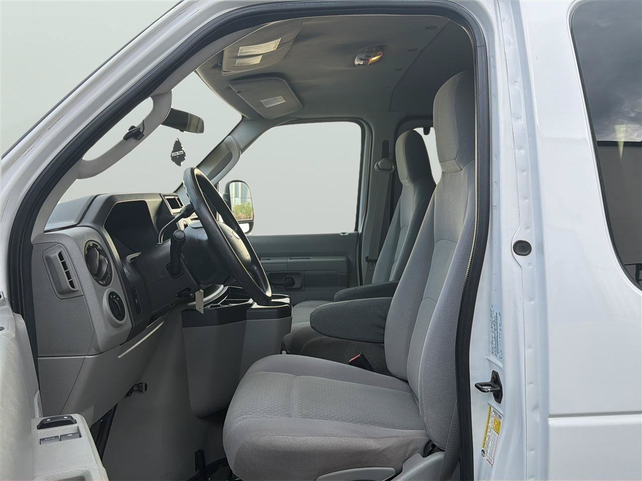 Used 2010 Ford E-350 and Econoline 350 XL RWD image 11