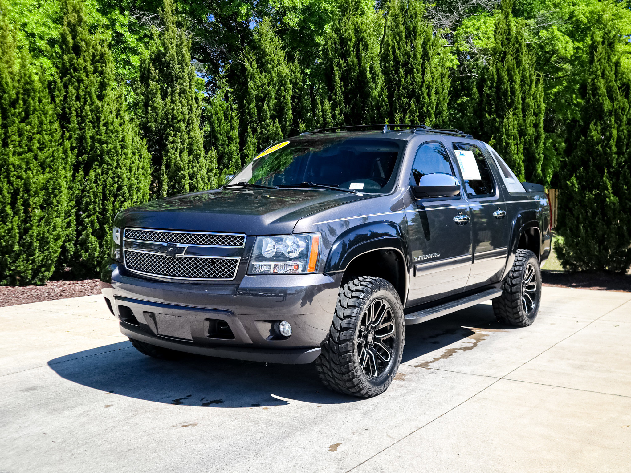 Used 2011 Chevrolet Avalanche LT w/ Regional Value Package image 5