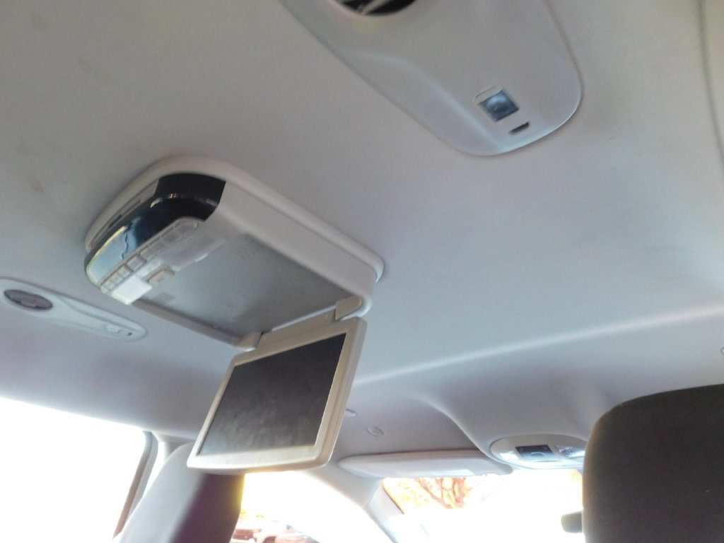 Used 2020 Chrysler Voyager LX w/ Cold Weather Group FWD image 3