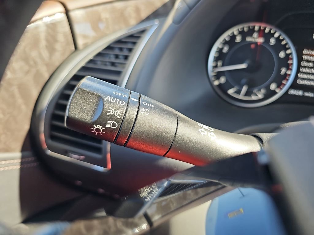 Used 2024 Nissan Armada Platinum image 31