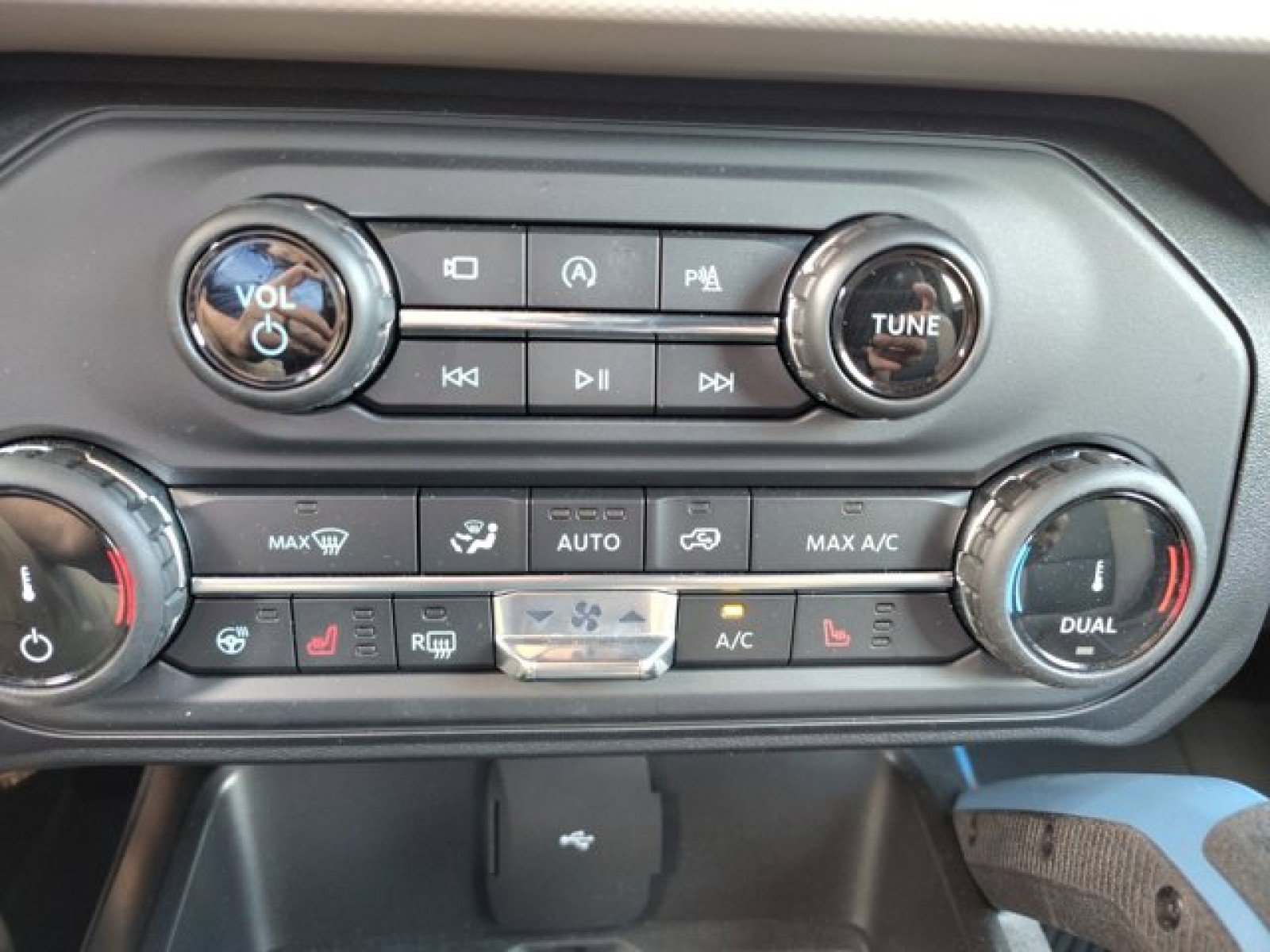 Used 2022 Ford Bronco Wildtrak AWD/4WD image 25