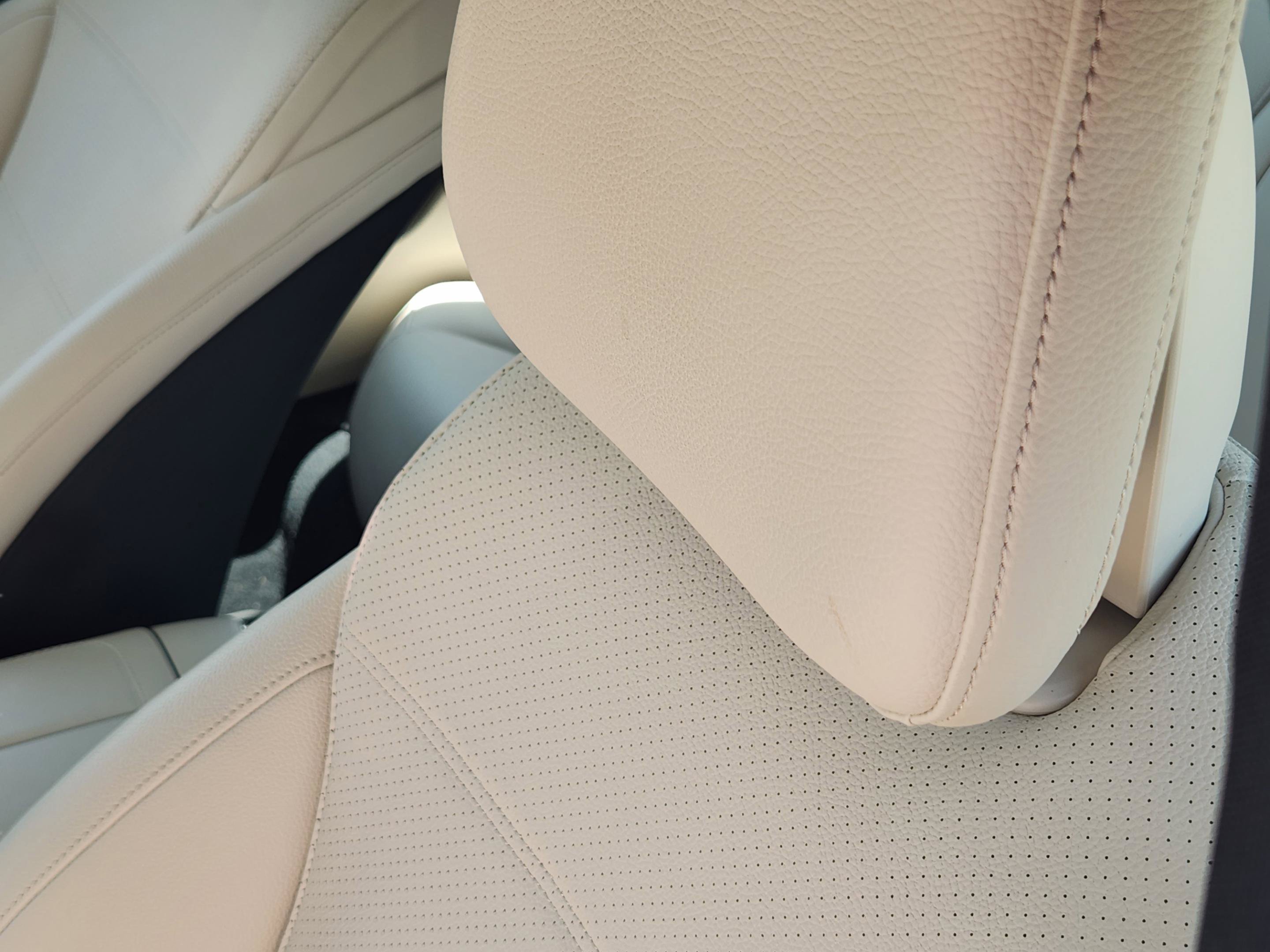 Used 2025 Mercedes-Benz C 300 Sedan image 8