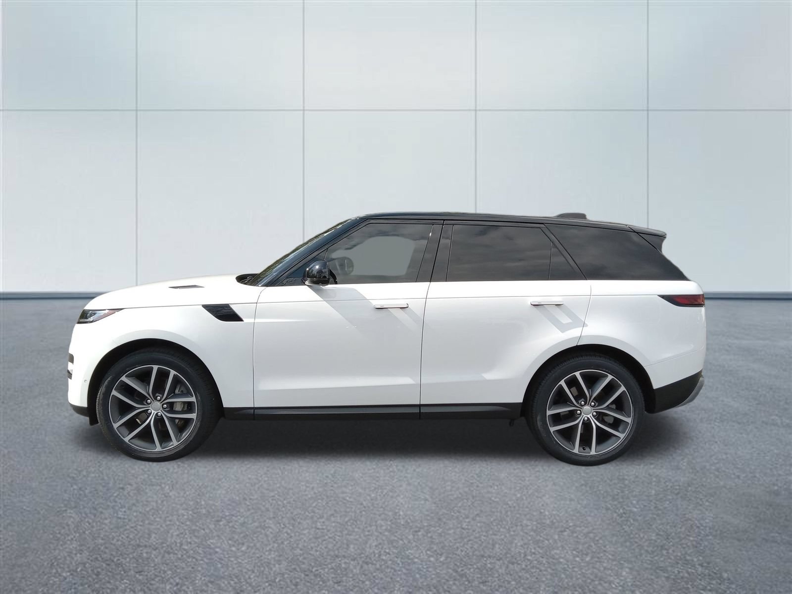 Used 2023 Land Rover Range Rover Sport SE AWD/4WD image 2