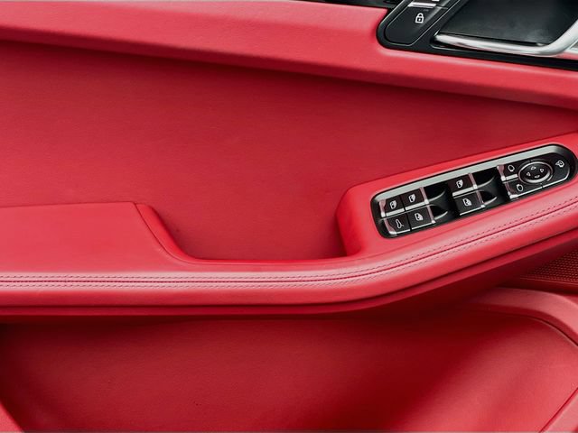 Certified 2023 Porsche Macan S AWD/4WD image 17