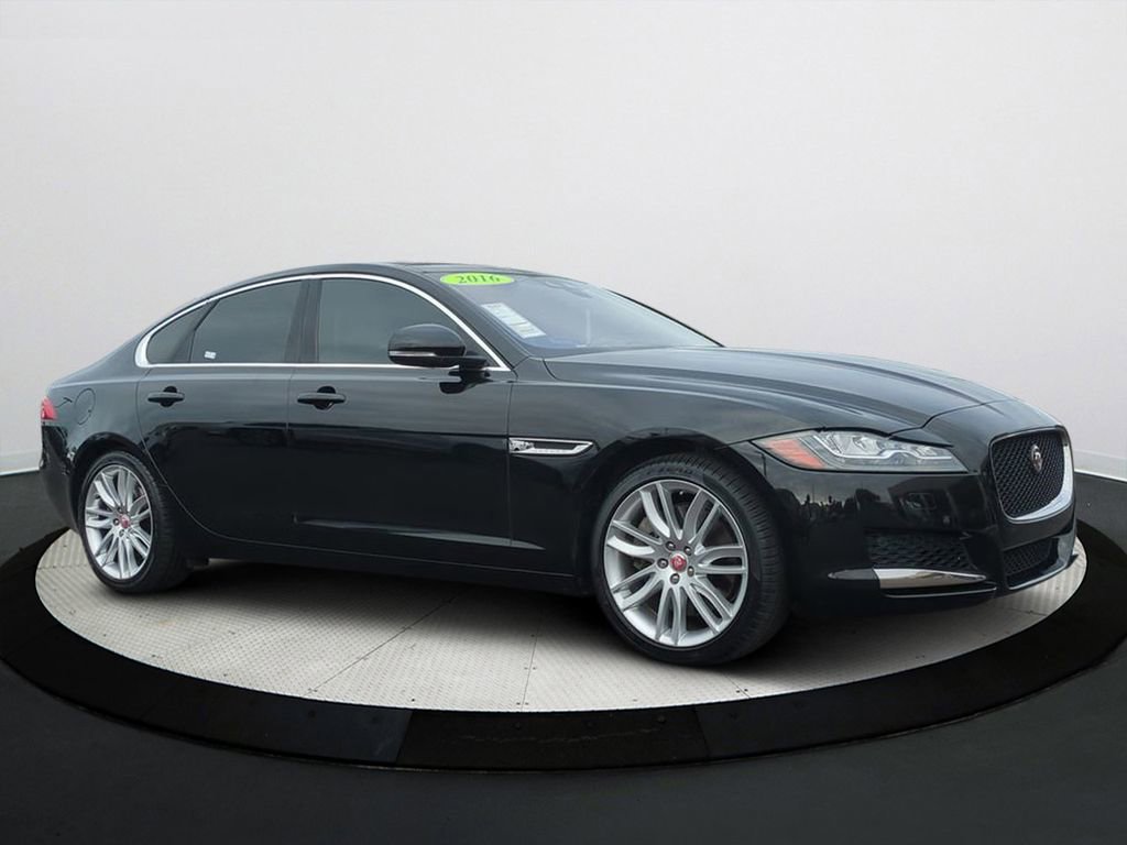 Used 2016 Jaguar XF Prestige image 2