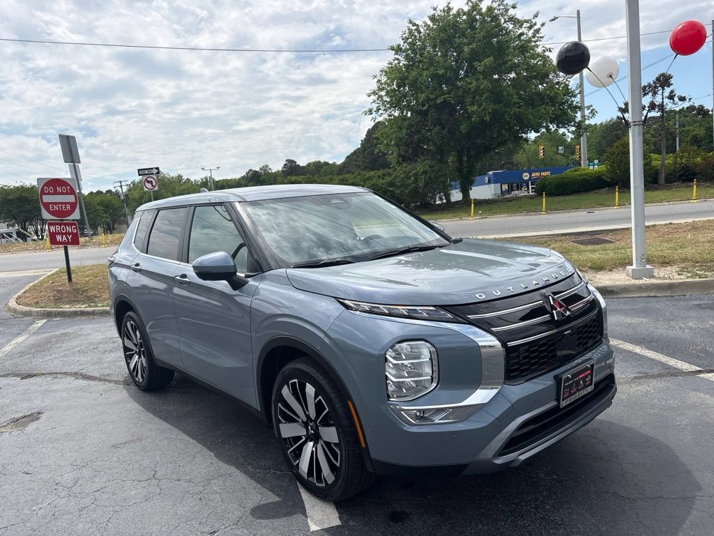 New 2026 Mitsubishi Outlander SE FWD image 1