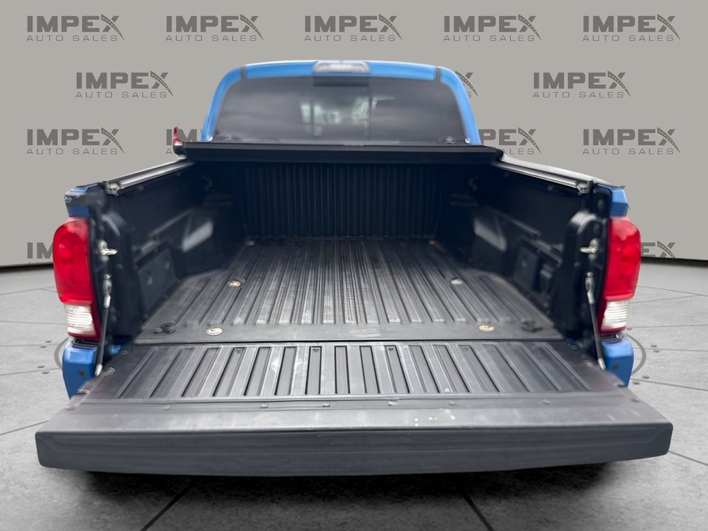 Used 2017 Toyota Tacoma TRD Off-Road AWD/4WD image 19