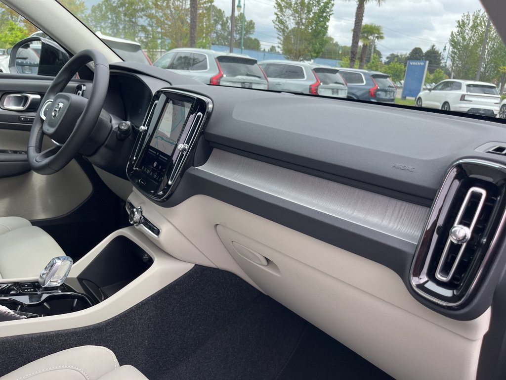New 2026 Volvo XC40 B5 Plus w/ Protection Package Premier AWD/4WD image 20