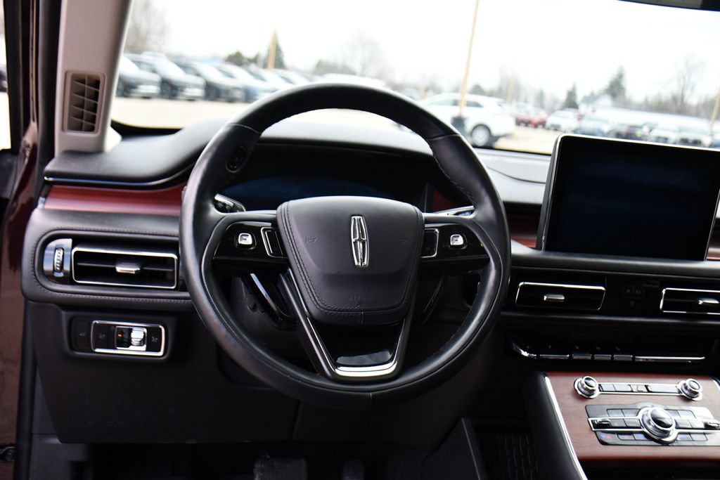 Used 2023 Lincoln Aviator Reserve w/ Jet Appearance Package AWD/4WD image 12