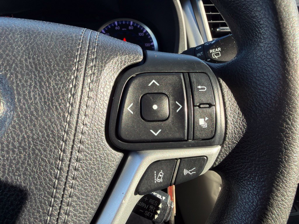 Used 2018 Toyota Highlander LE w/ Protection Package #3 AWD/4WD image 30