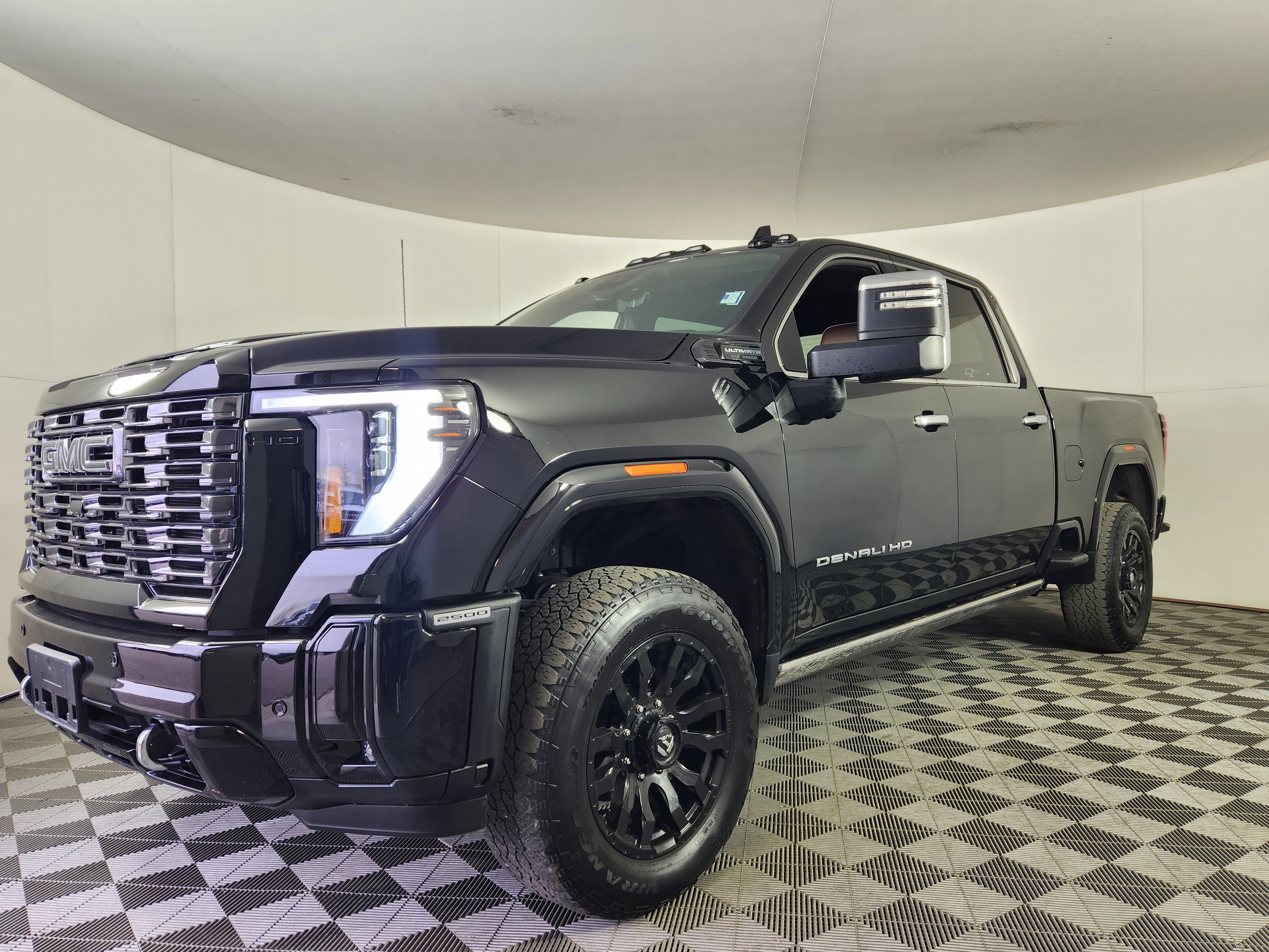 Used 2025 GMC Sierra 2500 Denali Ultimate image 3