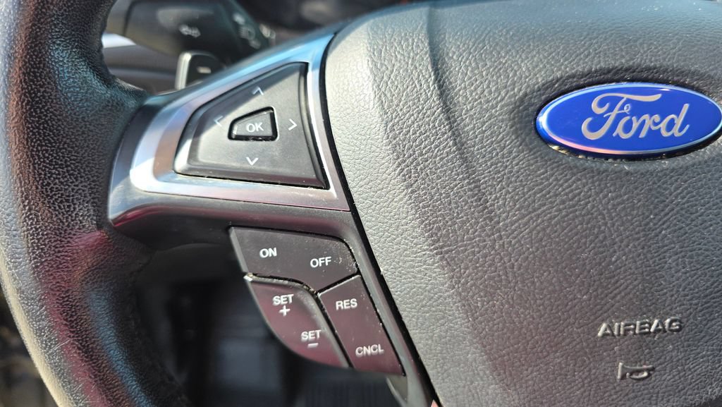 Used 2017 Ford Edge SEL w/ Equipment Group 201A AWD/4WD image 16