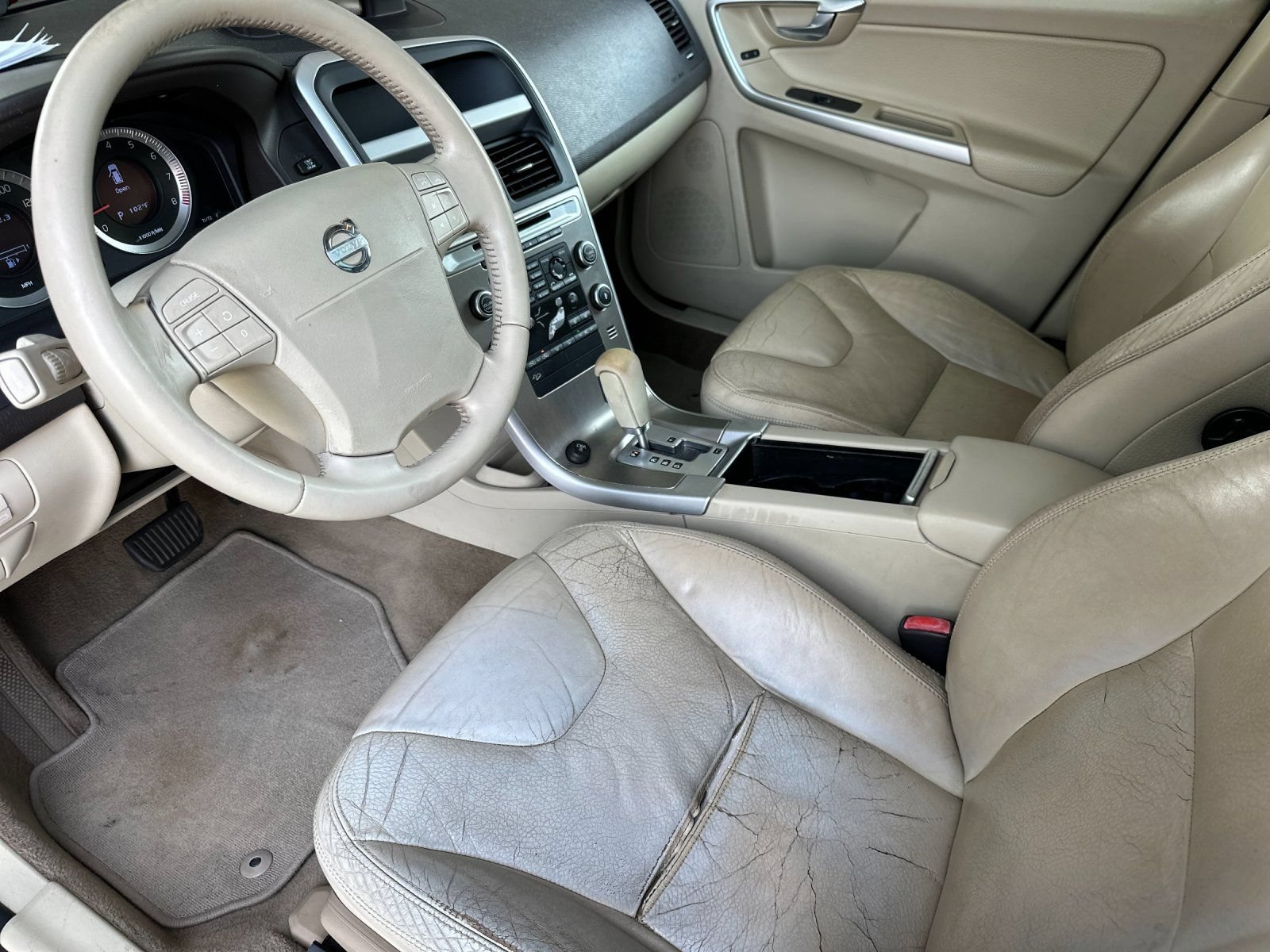 Used 2010 Volvo XC60 T6 AWD/4WD image 9