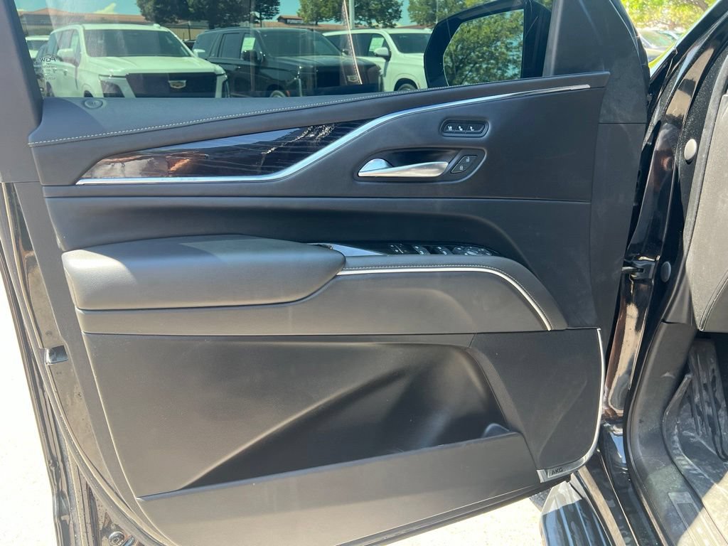 Used 2021 Cadillac Escalade Sport w/ LPO, Illumination Package AWD/4WD image 9