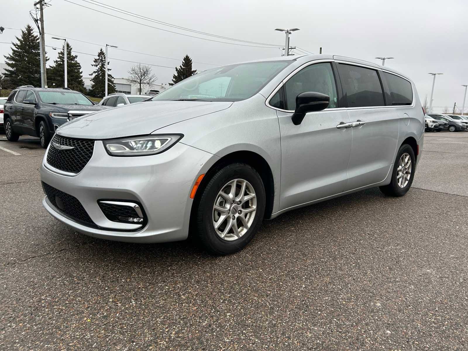 Certified 2024 Chrysler Pacifica Touring-L