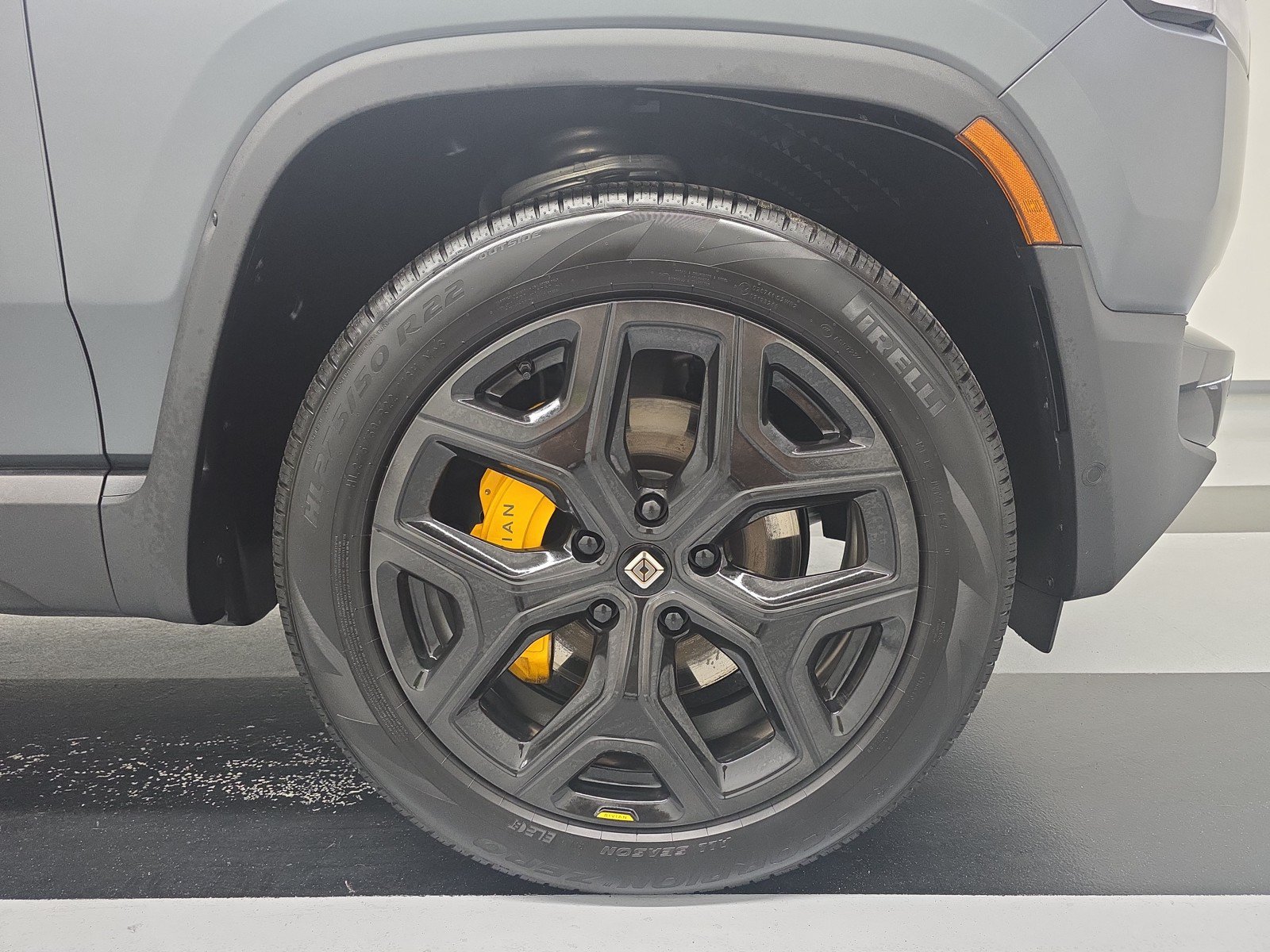 Used 2024 Rivian R1T Adventure AWD/4WD image 11
