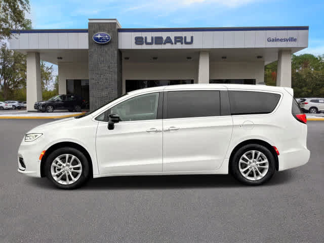 Used 2026 Chrysler Pacifica Select FWD image 3