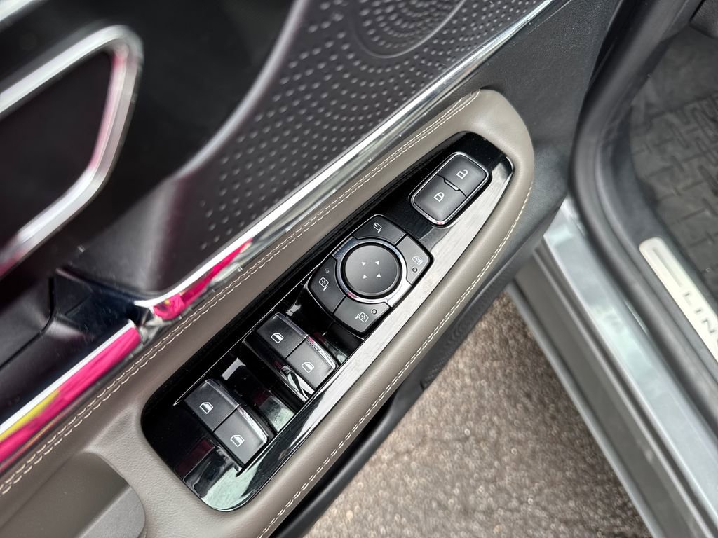 Used 2023 Lincoln Corsair FWD w/ Equipment Group 101A image 11