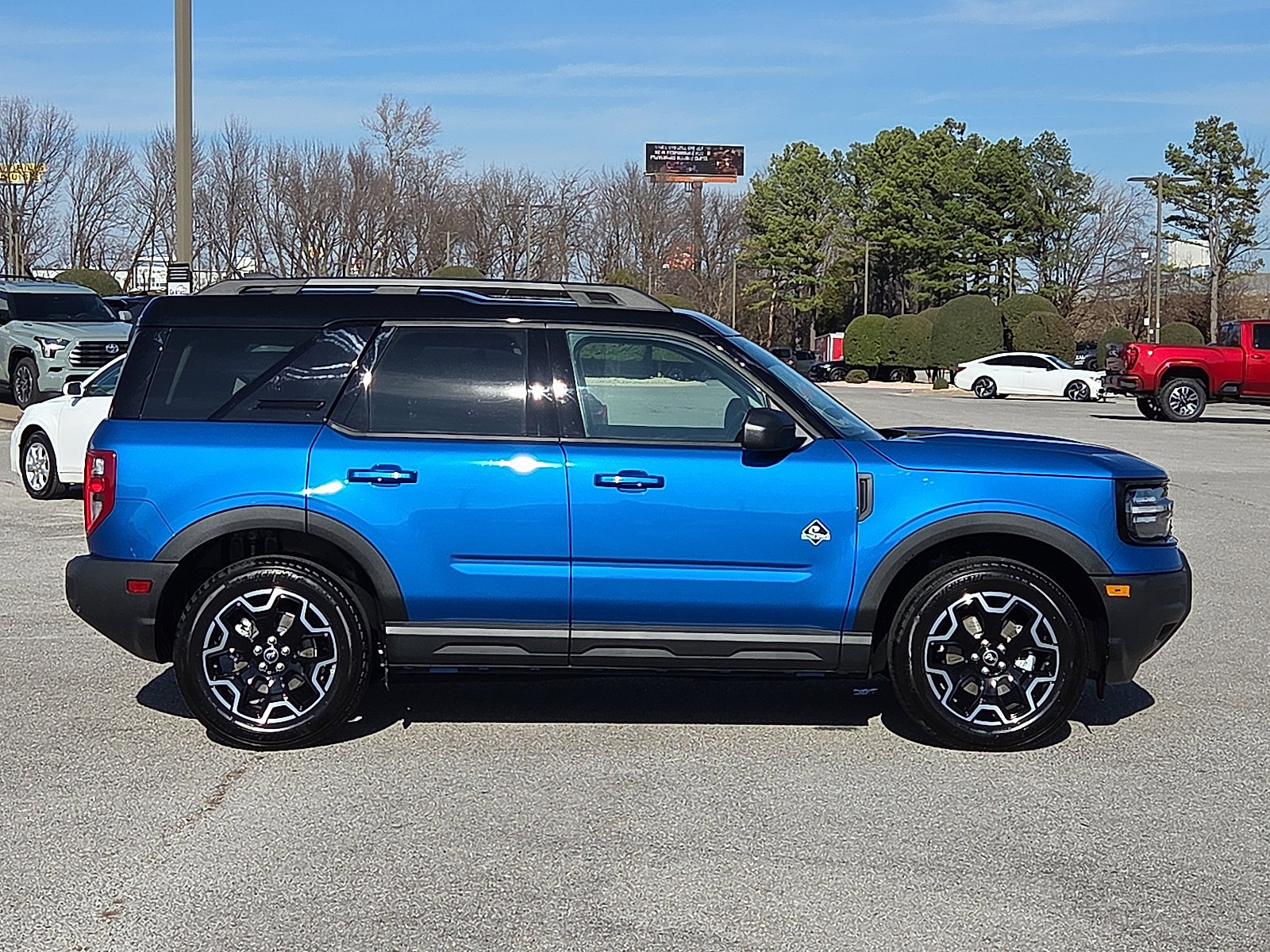Used 2025 Ford Bronco Sport Outer Banks image 6