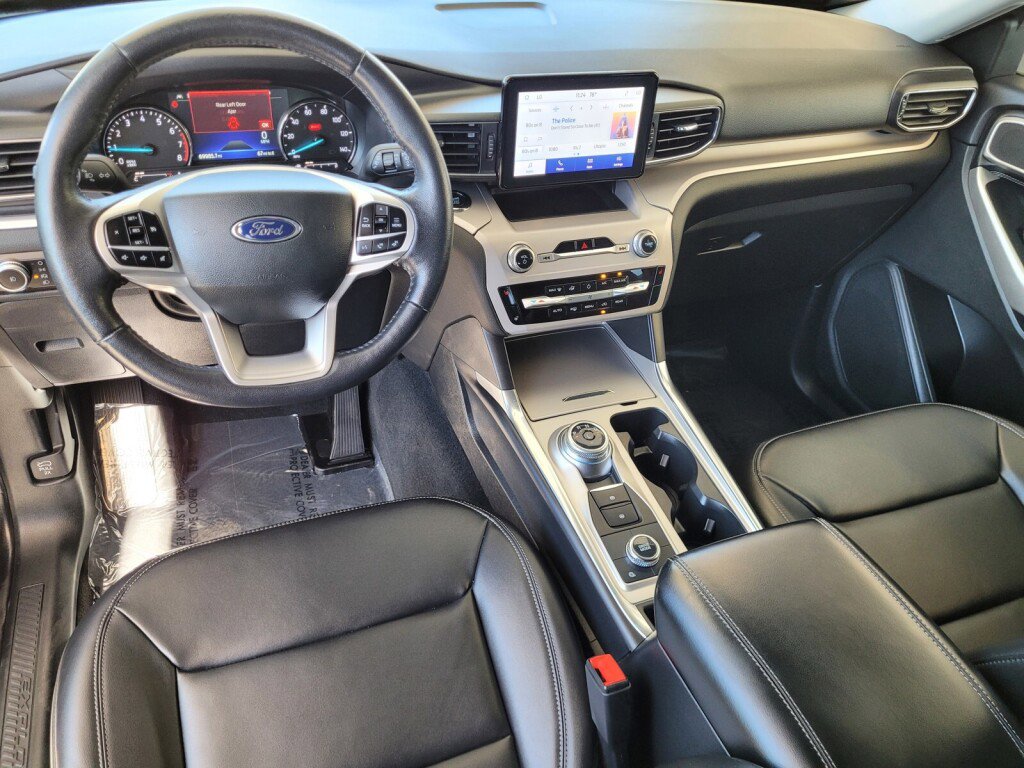 Used 2023 Ford Explorer XLT w/ Equipment Group 202A image 10