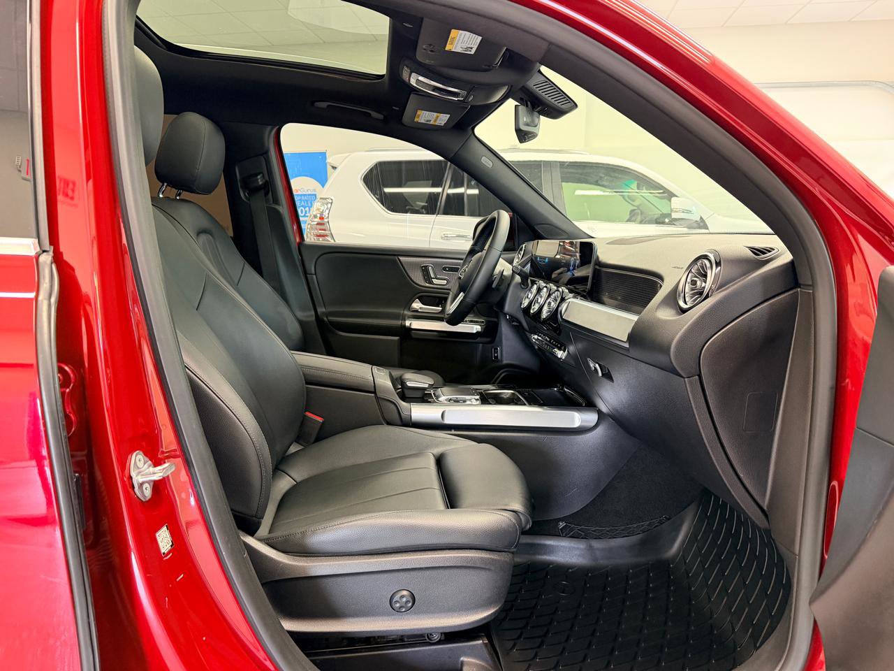 Used 2020 Mercedes-Benz GLB 250 image 28