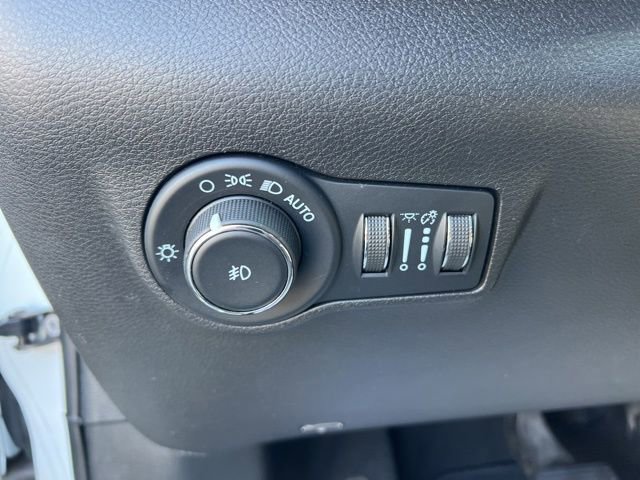 Used 2023 Jeep Compass Latitude image 10