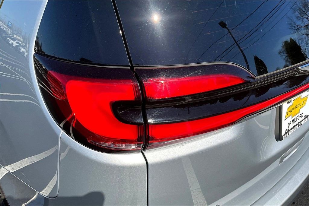 Used 2023 Chrysler Pacifica Touring-L image 23