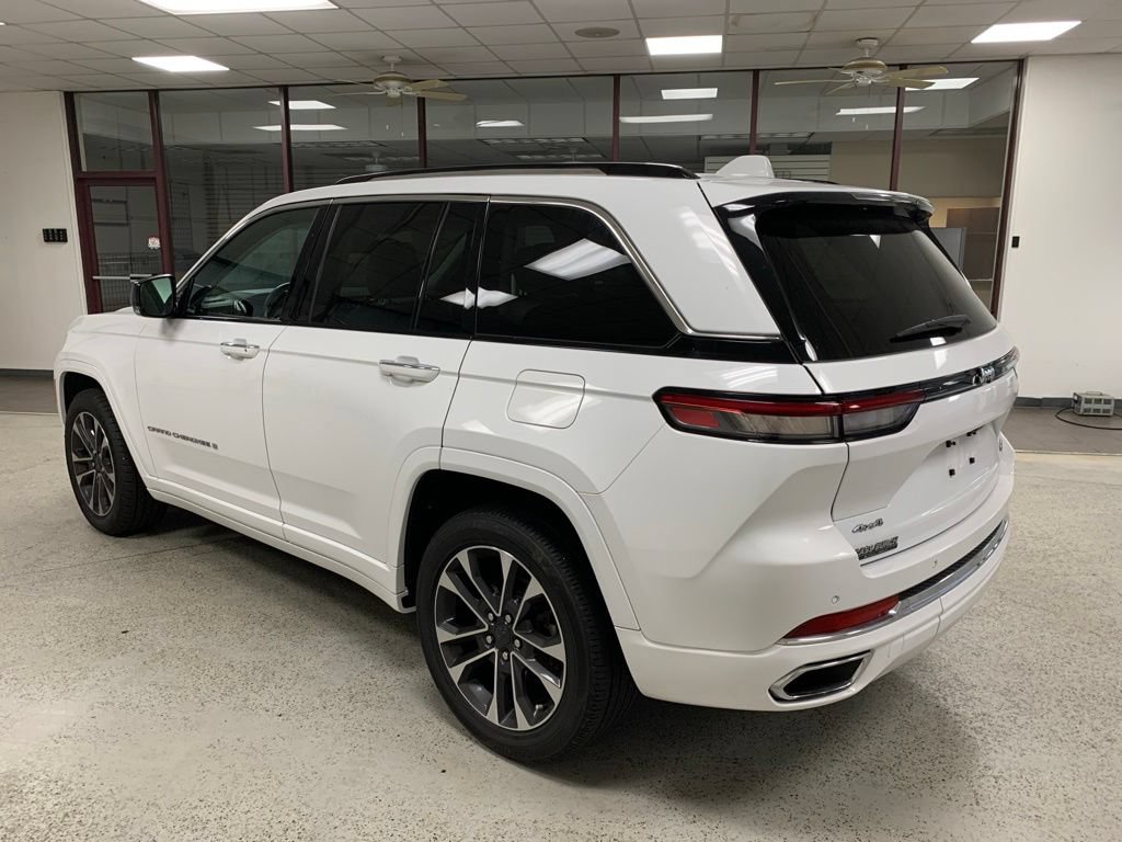 Used 2022 Jeep Grand Cherokee Overland AWD/4WD image 3