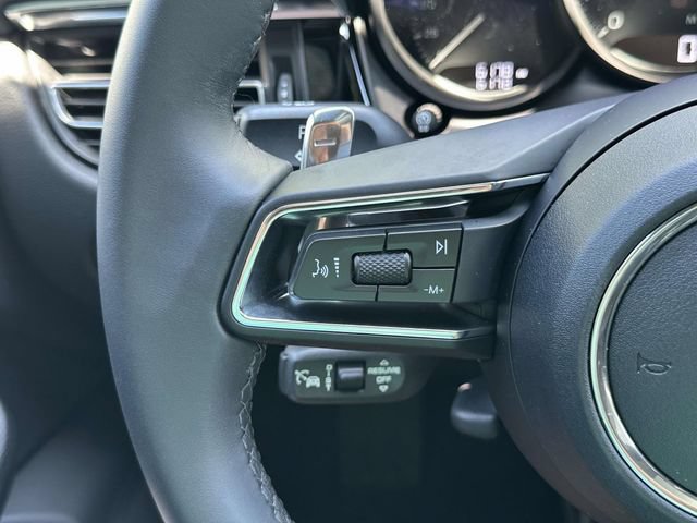 Used 2026 Porsche Macan AWD/4WD image 23