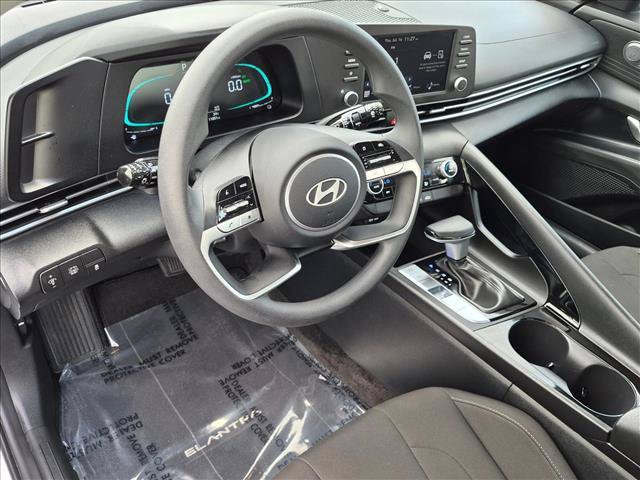 Certified 2025 Hyundai Elantra Hybrid FWD image 14