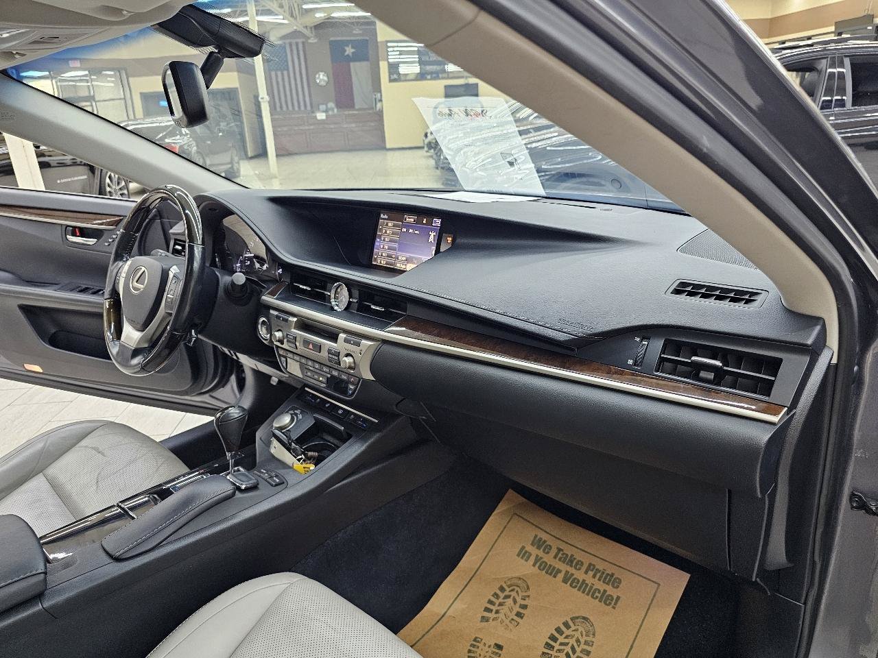 Used 2015 Lexus ES 350 w/ Luxury Package FWD image 21