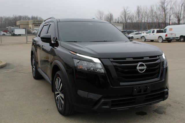 Used 2023 Nissan Pathfinder SV w/ SV Premium Package image 7