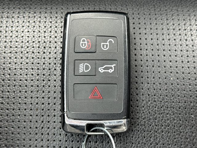 Used 2024 Jaguar F-PACE R-Dynamic S image 25