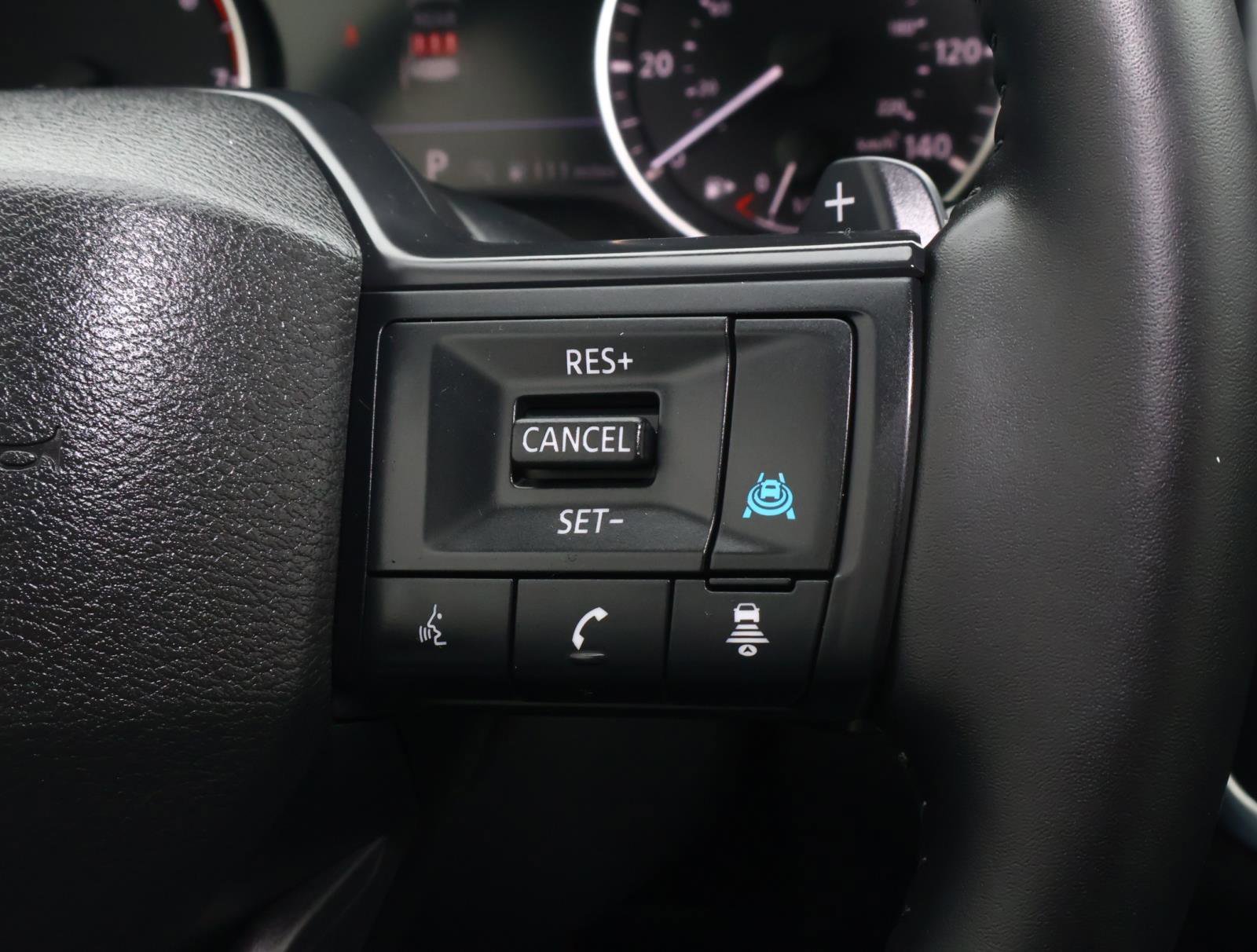 Used 2025 Nissan Rogue SV w/ SV Premium Package image 26