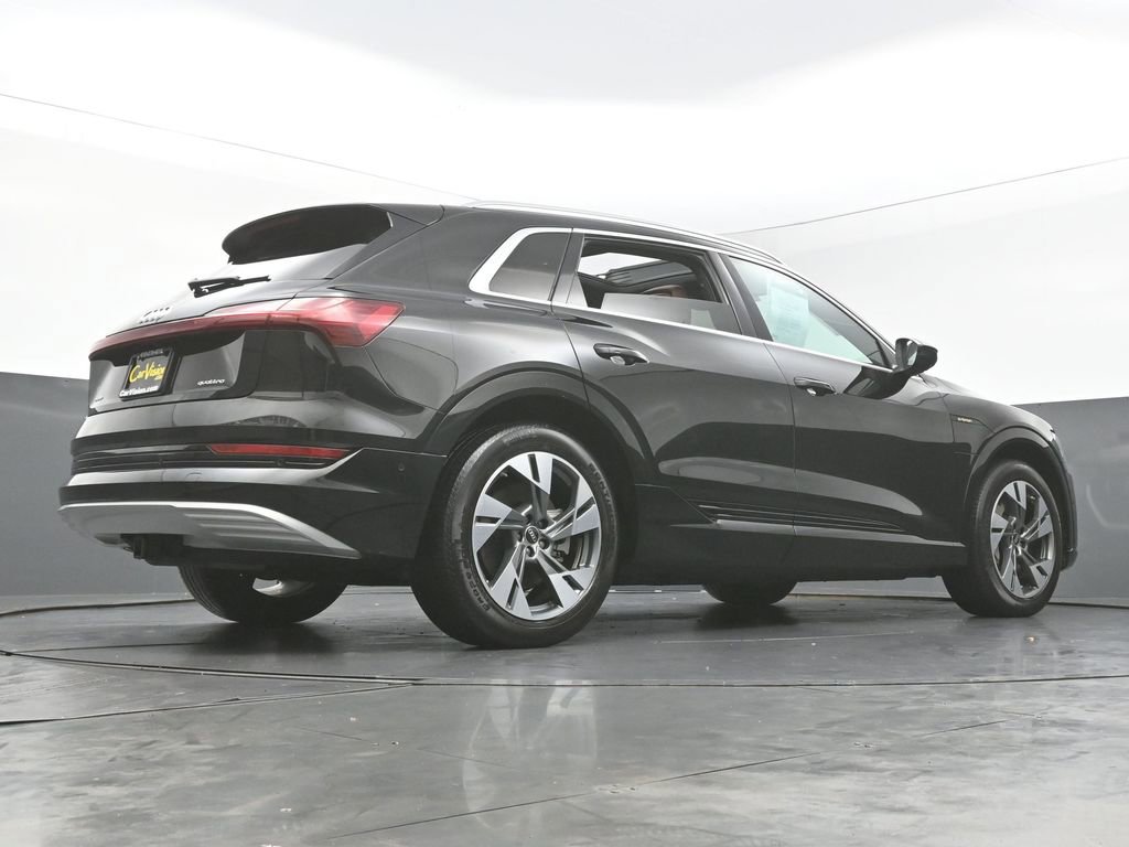 Used 2022 Audi e-tron Premium Plus w/ Premium Plus Package image 45