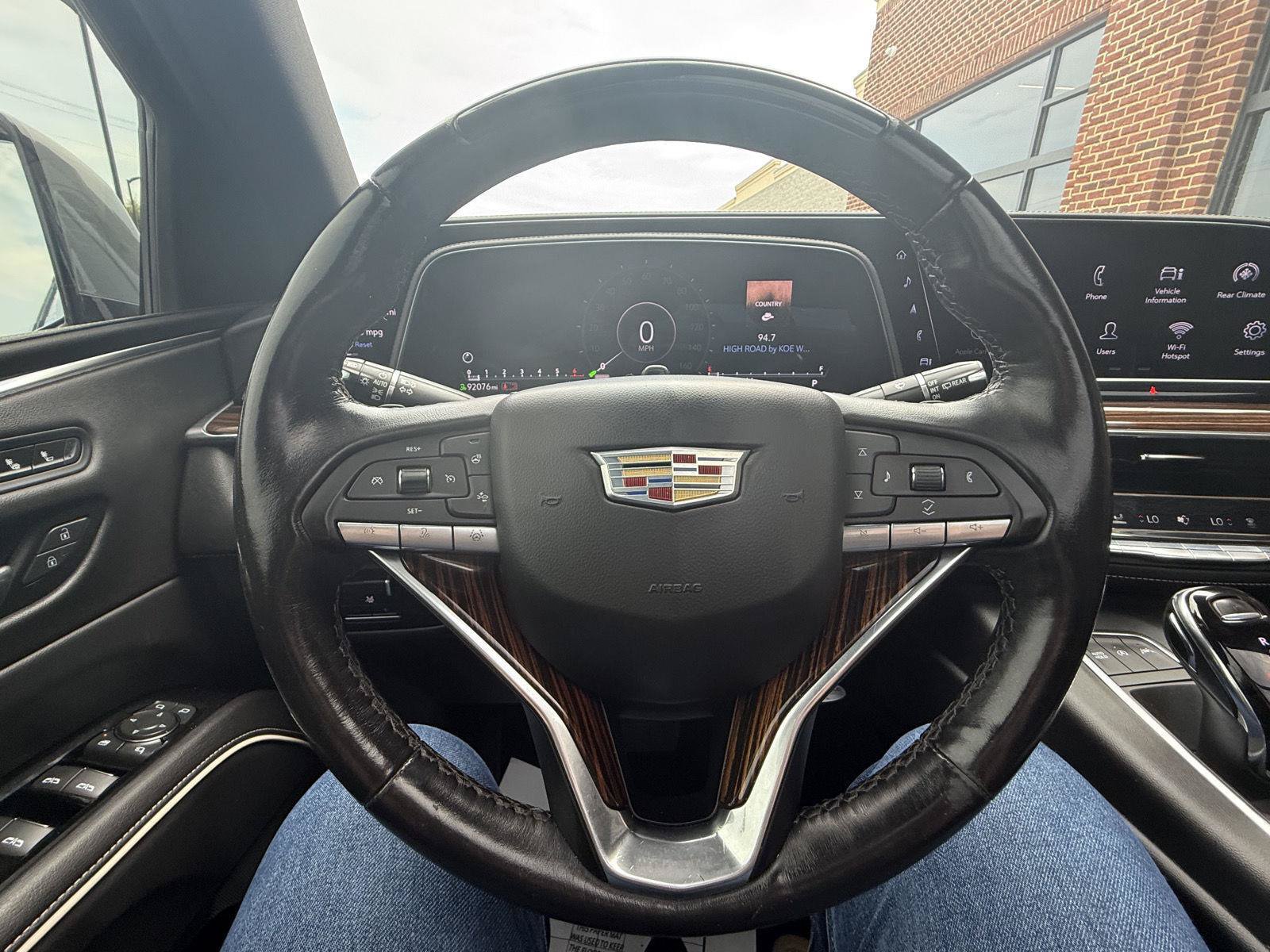 Used 2022 Cadillac Escalade ESV Premium Luxury w/ Performance Package AWD/4WD image 13
