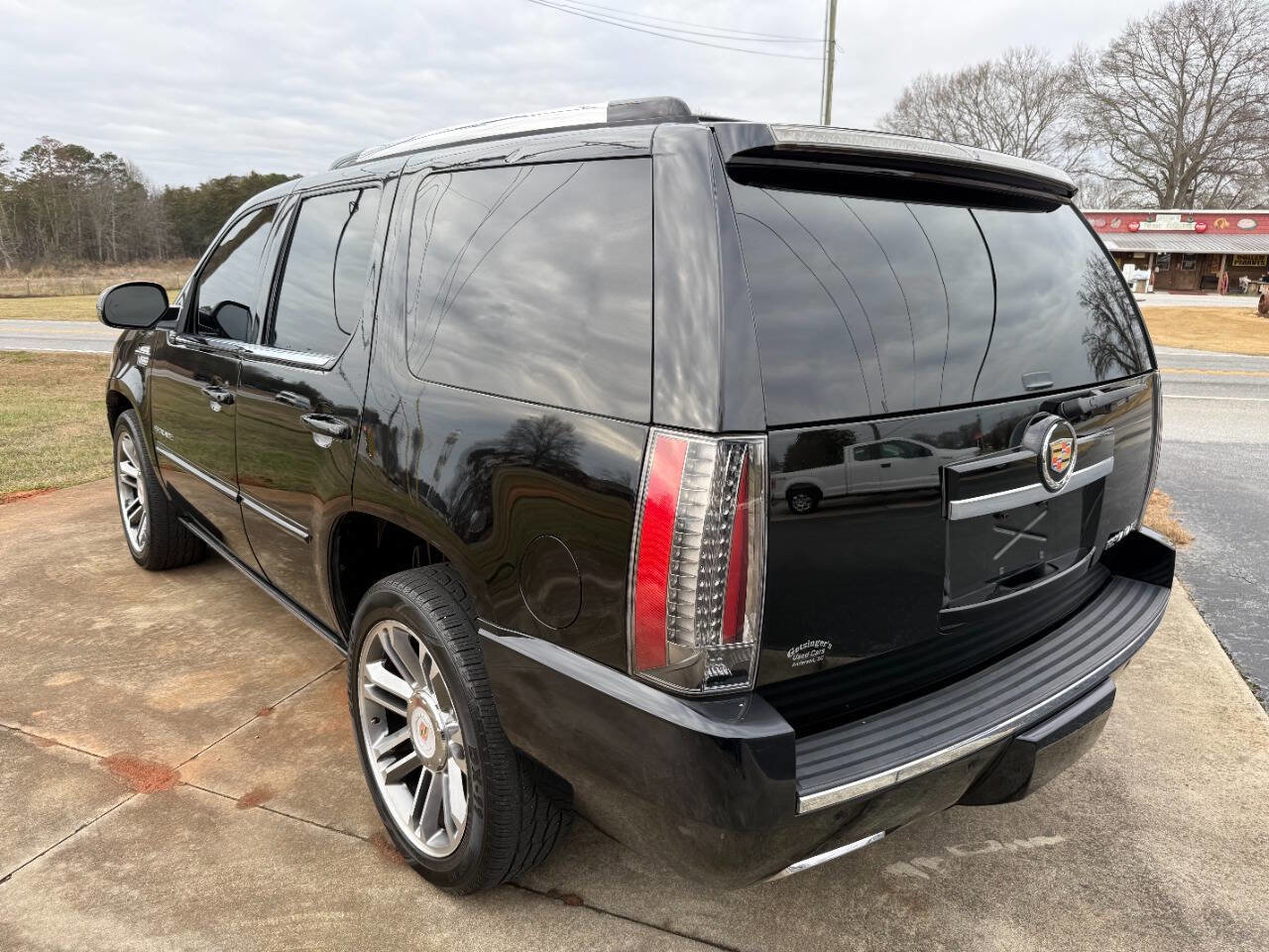 Used 2013 Cadillac Escalade Premium AWD/4WD image 2