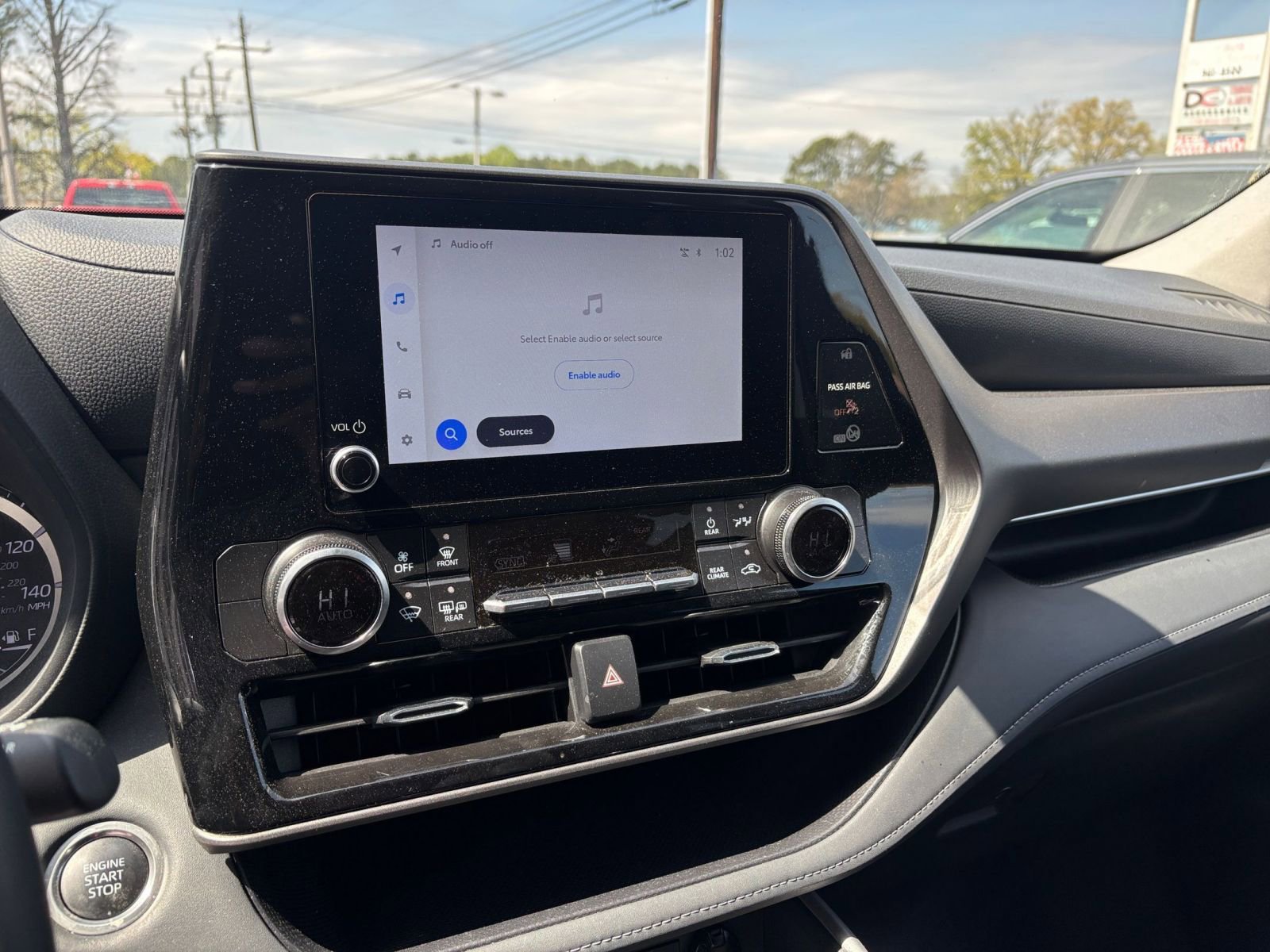 Used 2025 Toyota Highlander LE image 20