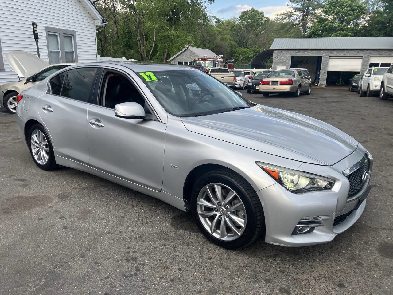 Used 2017 INFINITI Q50 2.0t w/ Moonroof Package RWD image 4