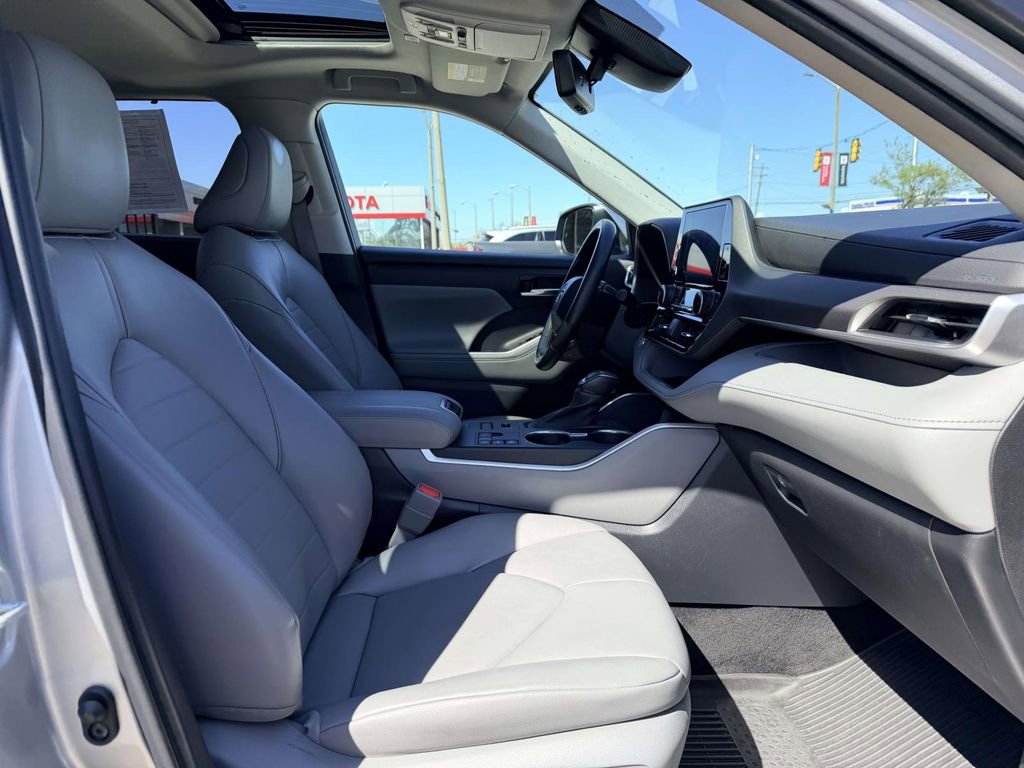 Used 2023 Toyota Highlander XLE image 13