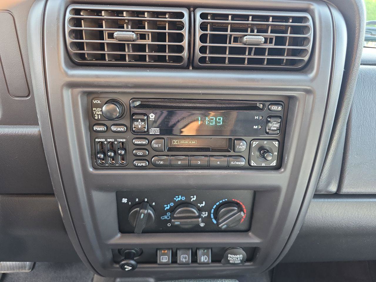 Used 2000 Jeep Cherokee Classic AWD/4WD image 9