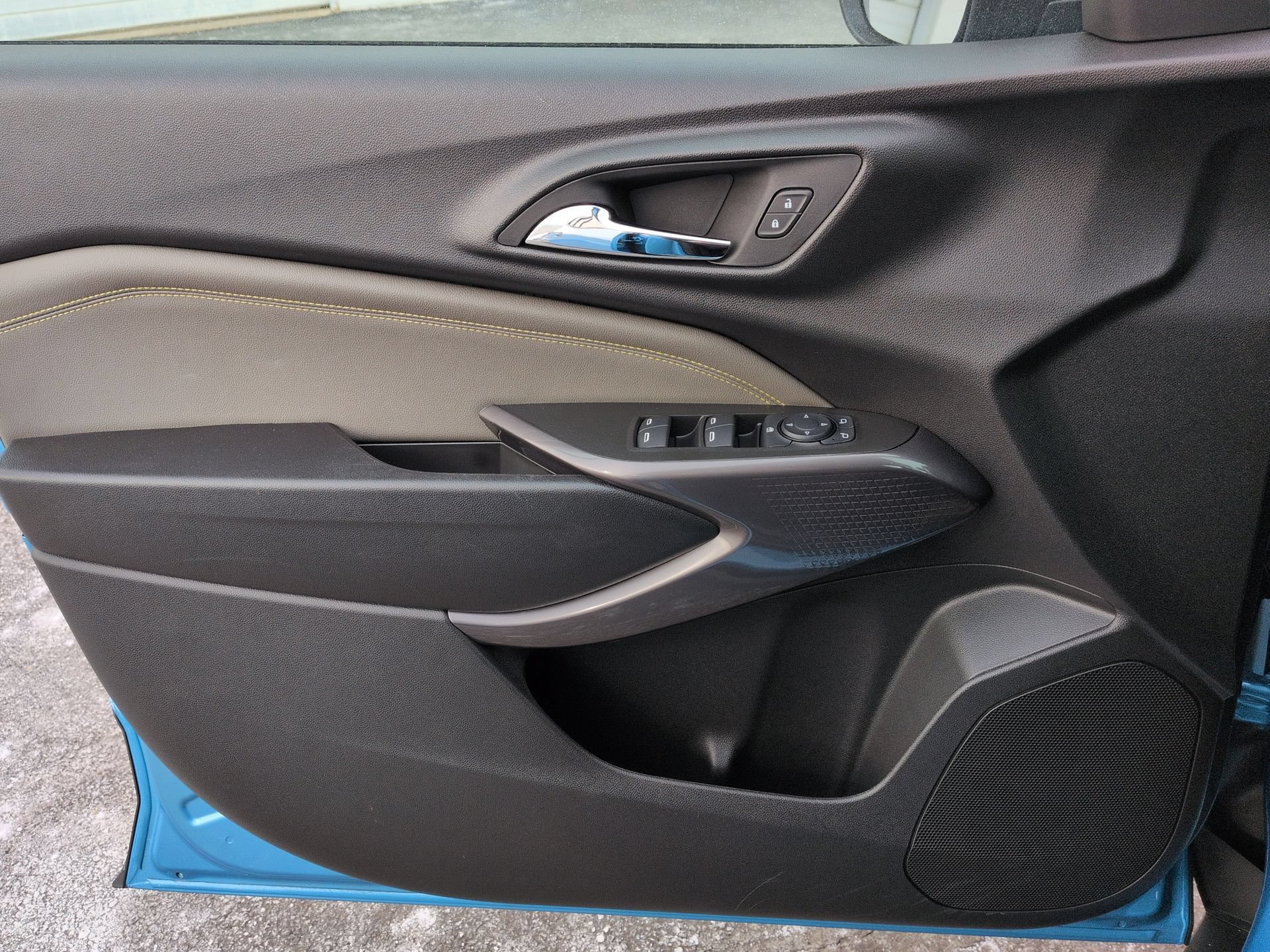Used 2025 Chevrolet Trax ACTIV FWD image 21
