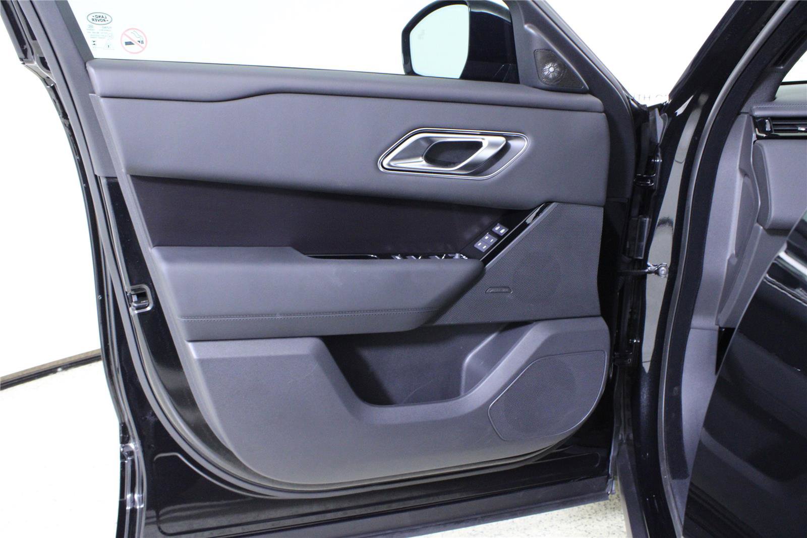 Used 2026 Land Rover Range Rover Velar Dynamic SE AWD/4WD image 19