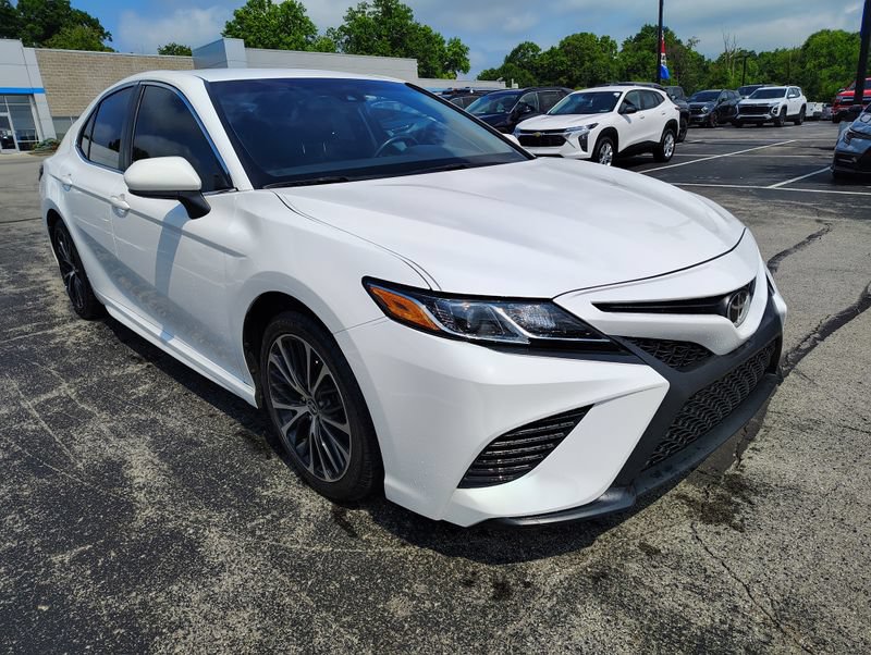 Used 2018 Toyota Camry SE w/ Four Season Floor Mat Package FWD image 3